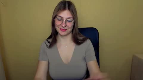 Snapshot of luna_lush_ chatting on 11, 10, 2025 Luna online show from 11, 10, 2025