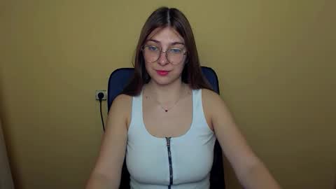 Snapshot of luna_lush_ chatting on 4, 11, 2025 Luna online show from 4, 11, 2025