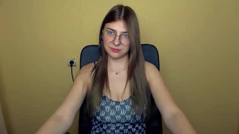 Snapshot of luna_lush_ chatting on 12, 11, 2025 Luna online show from 12, 11, 2025