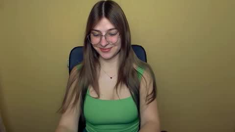 Snapshot of luna_lush_ chatting on 18, 11, 2025 Luna online show from 18, 11, 2025