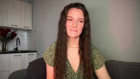 Snapshot of luna_raee chatting on 1, 10, 2025 luna_raee online show from 1, 10, 2025