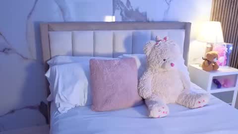 L U N A   Try my private  online show from 6, 11, 2025