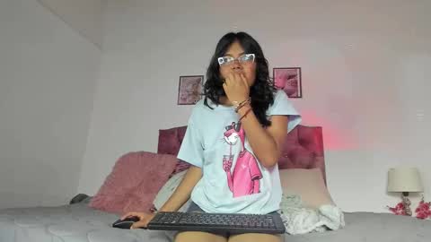 luna_velveth1 online show from 3, 3, 2026