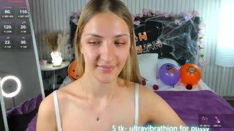 Snapshot of luna_vibee chatting on 22, 10, 2025 Luna online show from 22, 10, 2025