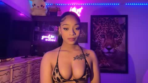 lunaa_11 online show from 16, 12, 2025