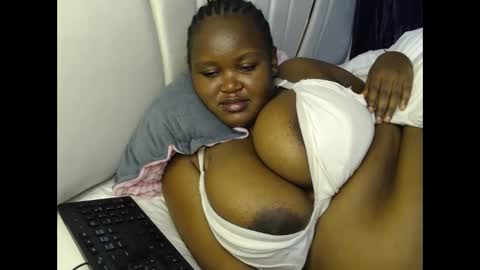 lunabloom01 online show from 11, 2, 2026