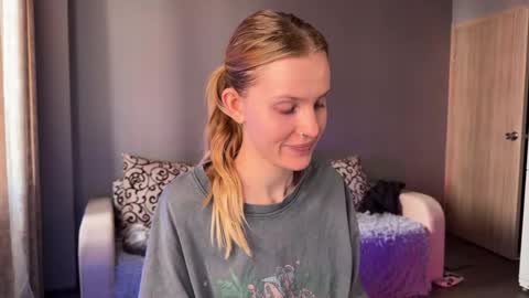 Snapshot of lunacyy chatting on 21, 9, 2025 Britney online show from 21, 9, 2025