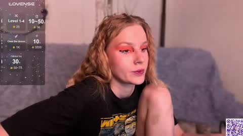 Snapshot of lunacyy chatting on 25, 10, 2025 Britney online show from 25, 10, 2025