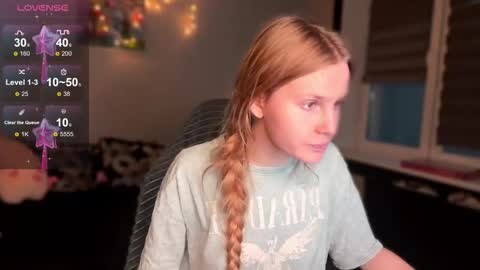 Snapshot of lunacyy chatting on 14, 12, 2025 Britney online show from 14, 12, 2025