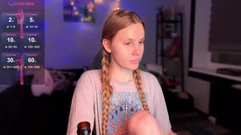 Snapshot of lunacyy chatting on 17, 12, 2025 Britney online show from 17, 12, 2025