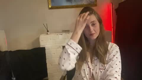 lunafeather online show from 6, 11, 2025