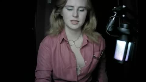 lunamystique_ online show from 22, 10, 2025