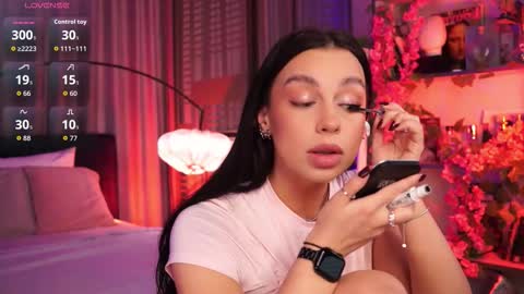 Snapshot of lunanight_ chatting on 19, 10, 2025 Luna next streams Mon Fri Sat Sun 8pm-5am gmt0 online show from 19, 10, 2025