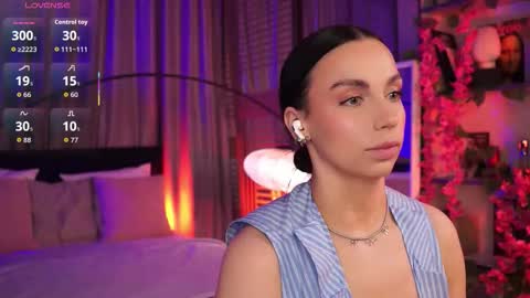 Snapshot of lunanight_ chatting on 26, 10, 2025 Luna next streams Mon Fri Sat Sun 8pm-5am gmt0 online show from 26, 10, 2025