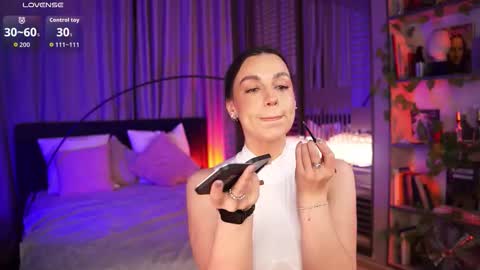 Snapshot of lunanight_ chatting on 29, 11, 2025 Luna next streams Mon Fri Sat Sun 8pm-5am gmt0 online show from 29, 11, 2025