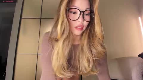 Aisha online show from 26, 10, 2025