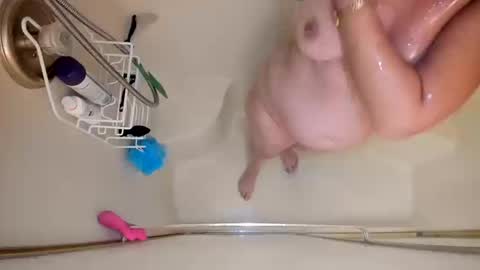 Snapshot of lunapearl__ chatting on 18, 10, 2025 LunaPearl online show from 18, 10, 2025