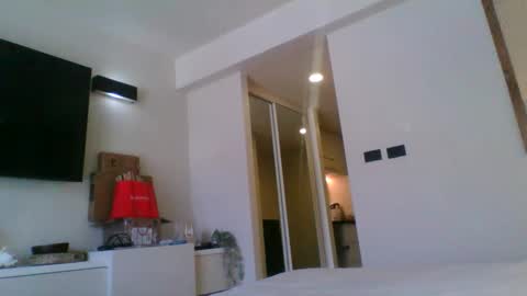 Snapshot of lunapearl__ chatting on 1, 12, 2025 LunaPearl online show from 1, 12, 2025