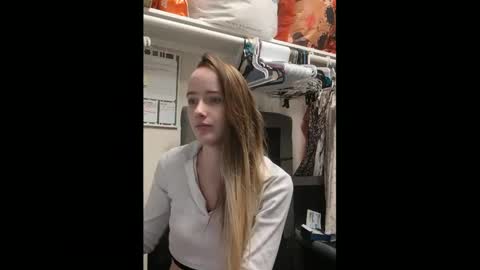 lunapixie2020 online show from 6, 2, 2025