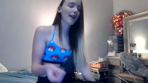 lunapixie2020 online show from 15, 2, 2025