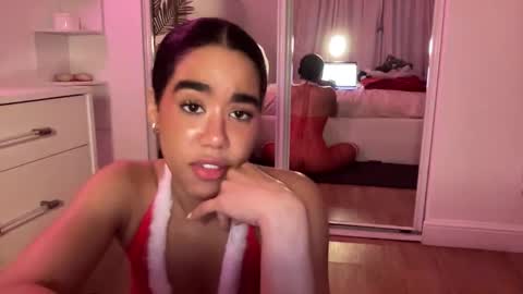 Snapshot of lunaravixen chatting on 17, 12, 2025 Luna online show from 17, 12, 2025