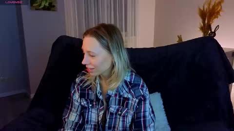 Snapshot of lunariabliss chatting on 28, 11, 2025 Kelly online show from 28, 11, 2025