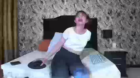   Luna velvet   online show from 23, 9, 2025