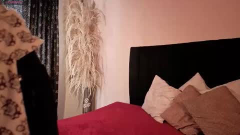   Luna velvet   online show from 6, 10, 2025
