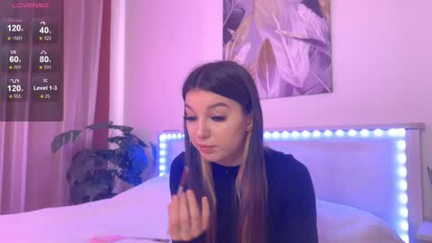 Snapshot of lunavine chatting on 4, 11, 2025 Veronica online show from 4, 11, 2025