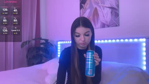 Snapshot of lunavine chatting on 6, 11, 2025 Veronica online show from 6, 11, 2025