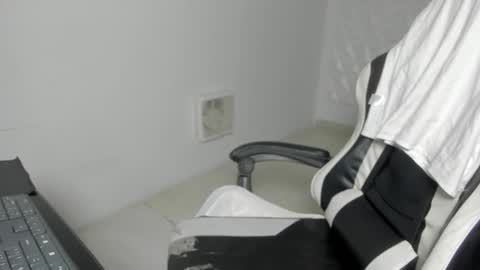 lunay_bigcock420 online show from 22, 2, 2026