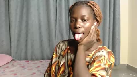 luo_queen online show from 21, 12, 2025