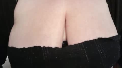 Snapshot of lustytits85 chatting on 18, 3, 2026 lustytits85 online show from 18, 3, 2026