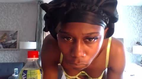 Snapshot of luvbug555 chatting on 11, 3, 2026 luvbug555 online show from 11, 3, 2026