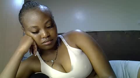 Snapshot of luvly_ebonny chatting on 12, 9, 2025 Tracy online show from 12, 9, 2025