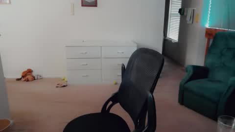 Snapshot of luvs2bbritney chatting on 8, 2, 2026 Britney online show from 8, 2, 2026