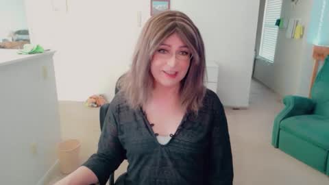 Snapshot of luvs2bbritney chatting on 8, 3, 2026 Britney online show from 8, 3, 2026