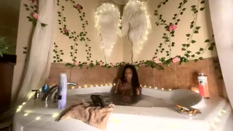 luvvlee online show from 24, 10, 2025