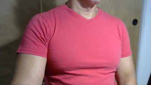 Snapshot of luvzjerkingoff chatting on 6, 1, 2025 luvzjerkingoff online show from 6, 1, 2025