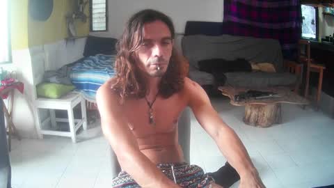 Snapshot of lux_uri chatting on 14, 9, 2025 James online show from 14, 9, 2025