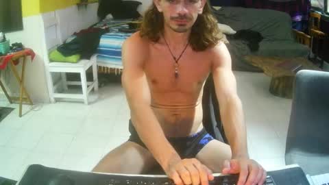 Snapshot of lux_uri chatting on 30, 9, 2025 James online show from 30, 9, 2025