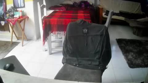 Snapshot of lux_uri chatting on 13, 11, 2025 James online show from 13, 11, 2025