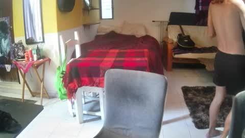 Snapshot of lux_uri chatting on 23, 11, 2025 James online show from 23, 11, 2025