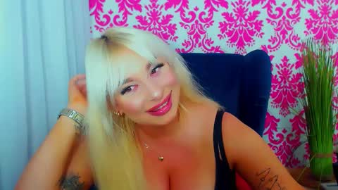 Snapshot of luxuriaaa chatting on 6, 12, 2024 Luxuriaa online show from 6, 12, 2024
