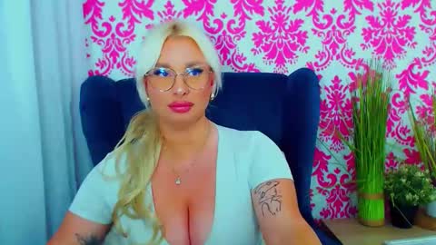 Snapshot of luxuriaaa chatting on 30, 12, 2024 Luxuriaa online show from 30, 12, 2024