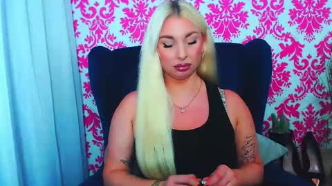 Snapshot of luxuriaaa chatting on 12, 10, 2025 Luxuriaa online show from 12, 10, 2025