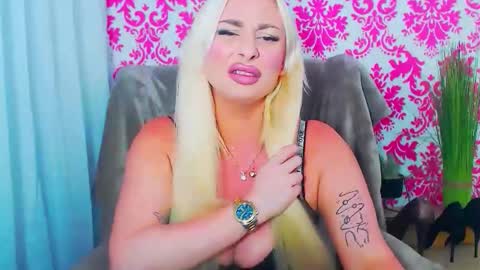 Snapshot of luxuriaaa chatting on 25, 11, 2025 Luxuriaa online show from 25, 11, 2025