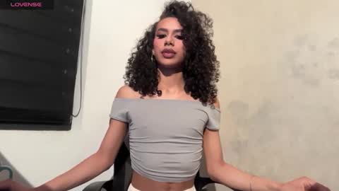 Snapshot of lyadumont chatting on 16, 11, 2025 LYA online show from 16, 11, 2025