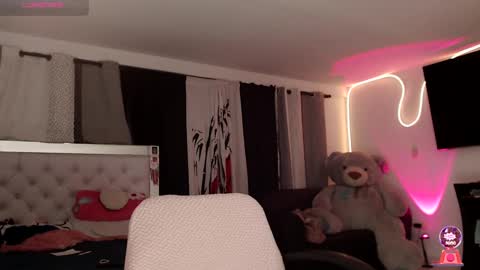 Snapshot of lyann_ chatting on 5, 3, 2025 Lyann  online show from 5, 3, 2025