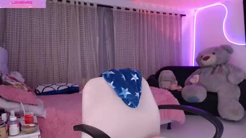 Snapshot of lyann_ chatting on 22, 10, 2025 Lyann  online show from 22, 10, 2025